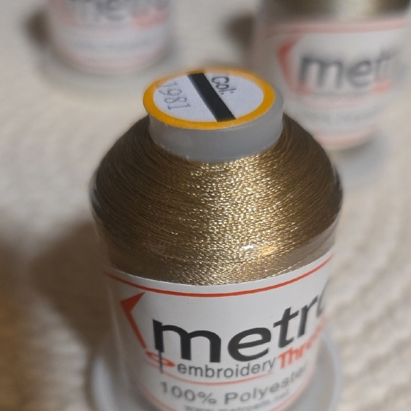 Metro Embroidery Thread Collection - Picture 6 of 6